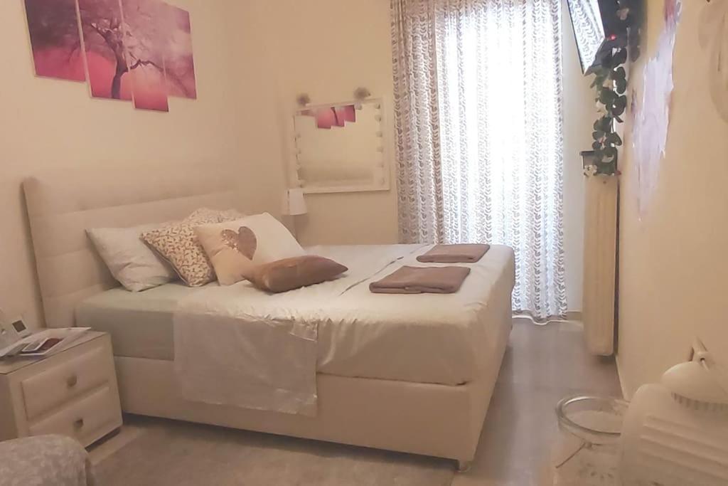 Theano'S Cozy & Quiet Lux Central Flat - Wifi & Full Amenities พาทรา ภายนอก รูปภาพ