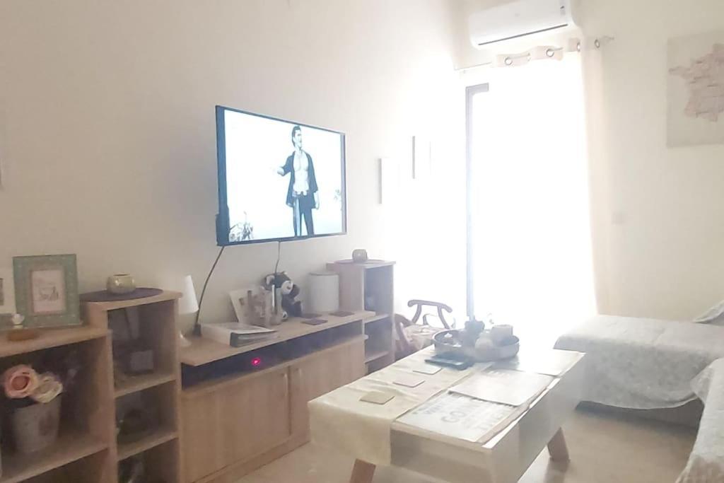 Theano'S Cozy & Quiet Lux Central Flat - Wifi & Full Amenities พาทรา ภายนอก รูปภาพ